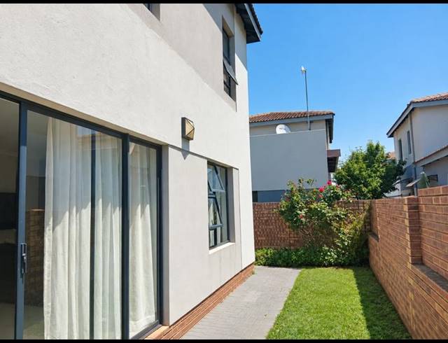 3 BEDROOM HOUSE FOR SALE IN THATCHFIELD